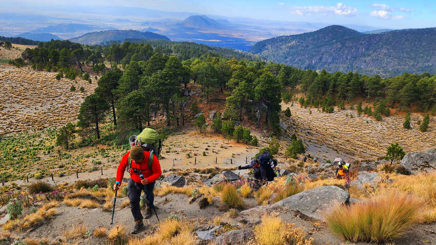 Cumbre Pico de Orizaba desde raíz guías de montaña senderismo montañismo méxico rutas extremas, mochila de senderismo