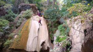 5d1db01dab5d0c6315bb83b3ea59d775 Ruta de Cañonismo Rapel en Cascadas Pozas Azules Aventura Guías de Montaña Senderismo Hiking Mexico Deportes Extremos