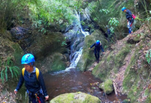 DCIM100GOPROGOPR3488.JPG aventura, niños, senderismo para niños, caminata infantil, sehuaya, rapel, cascada, aventura, dinosaurio, princesa, unicornio, cuento, día del niño