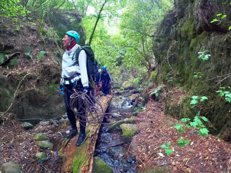 DCIM100GOPROGOPR3490.JPG aventura, niños, senderismo para niños, caminata infantil, sehuaya, rapel, cascada, aventura, dinosaurio, princesa, unicornio, cuento, día del niño